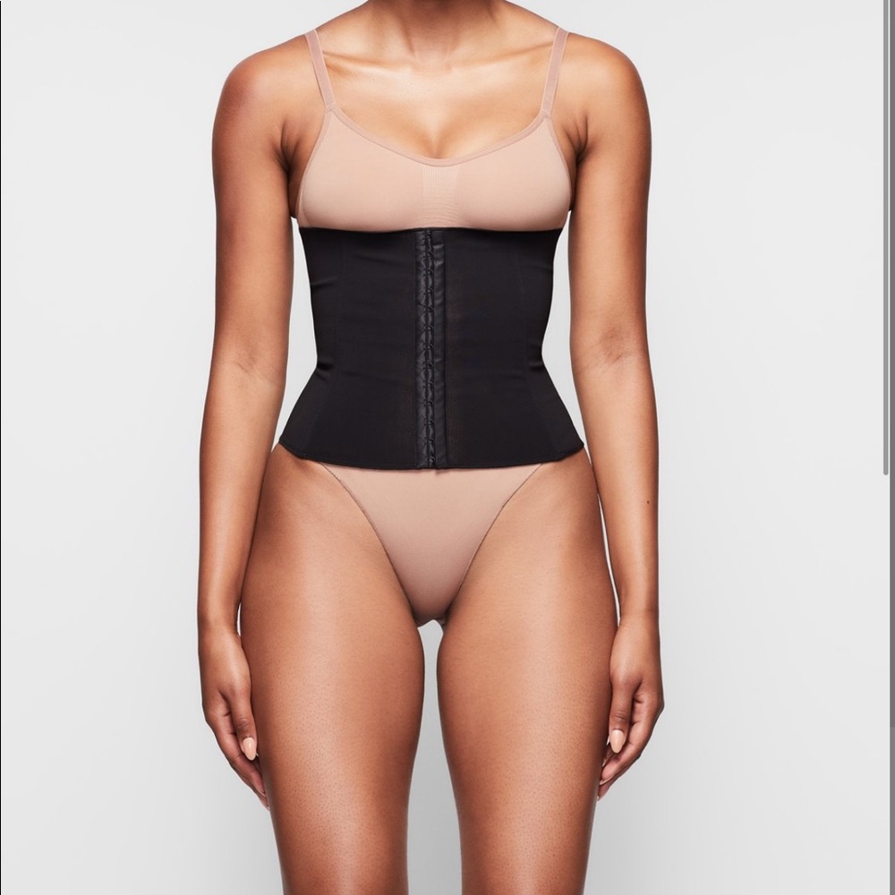 Skims kkw waist trainer - Kim kardashian